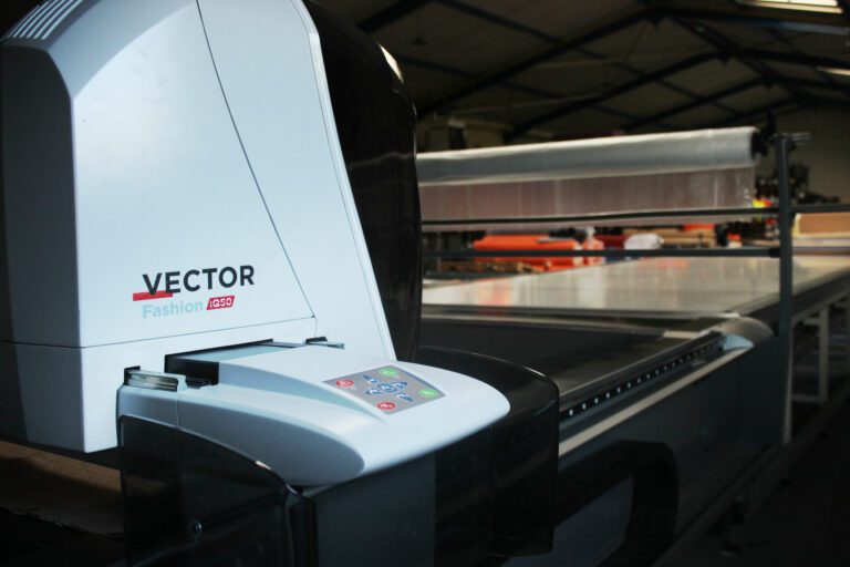 berjac-confection-textile-professionnel-machine-atelier-decoupe